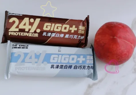 深色背景上的黑巧克力排块